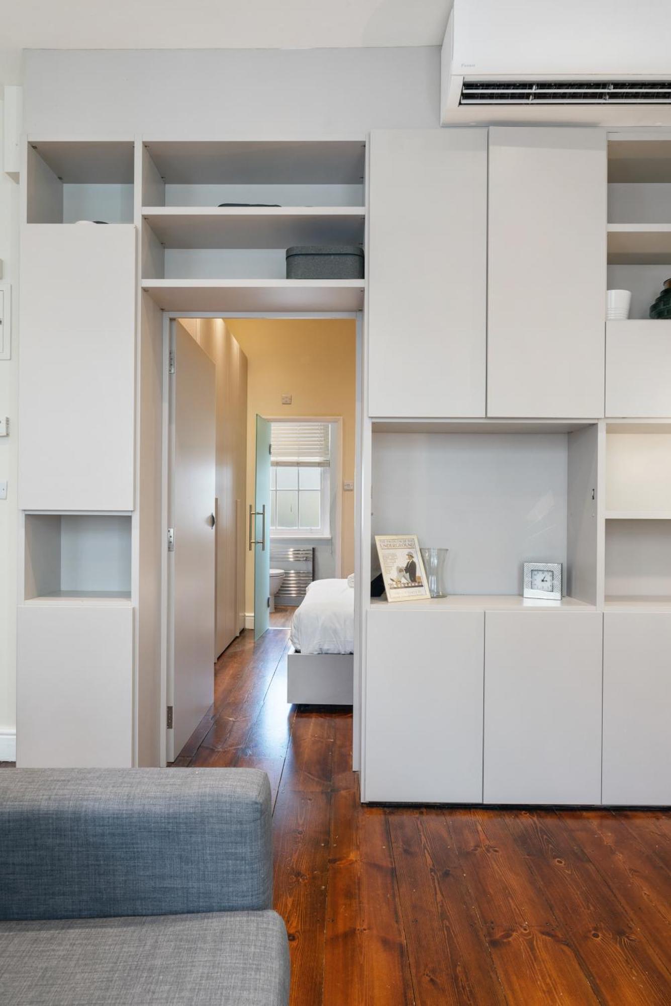 Superb One Bedroom Apartment In Soho Лондон Екстериор снимка