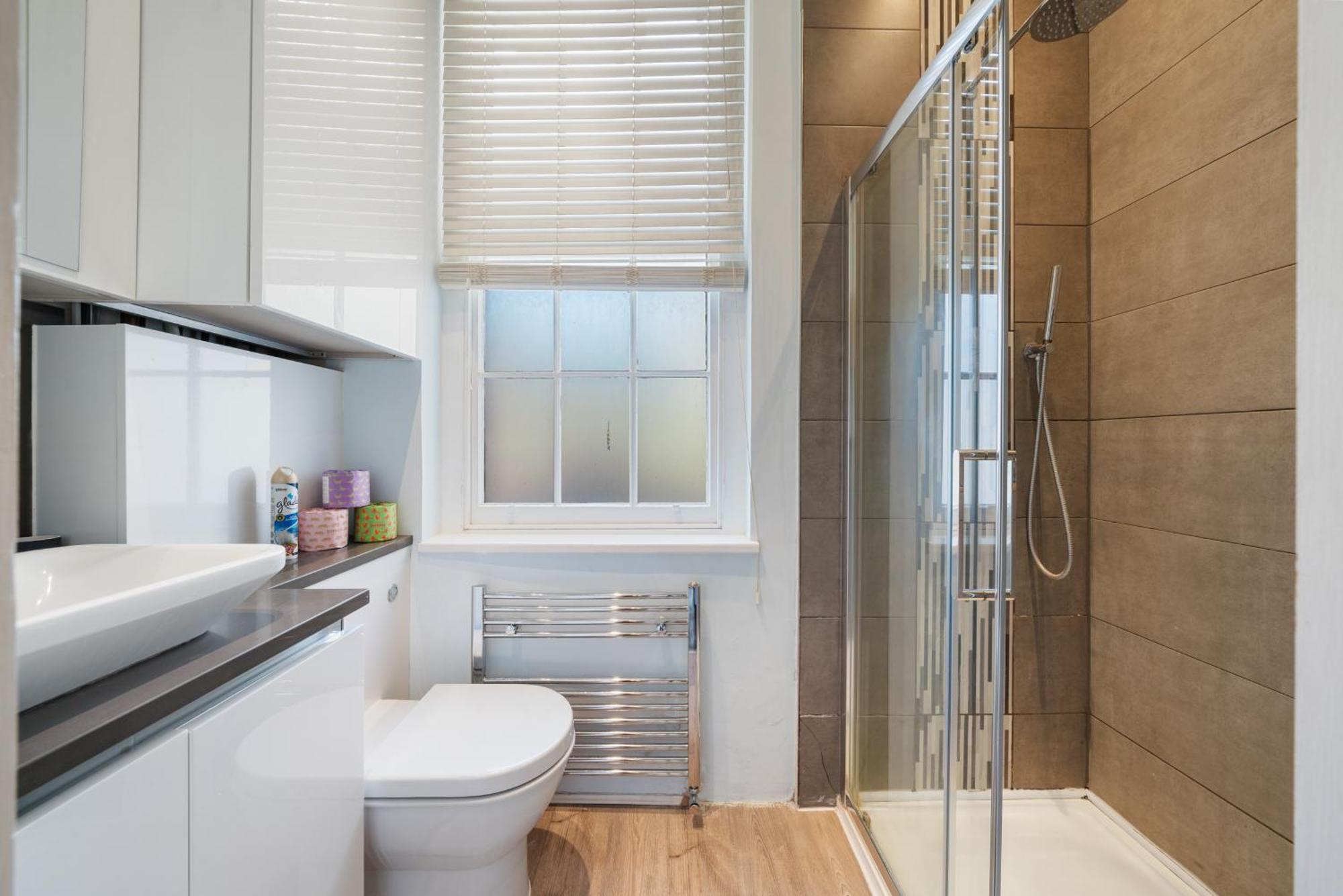 Superb One Bedroom Apartment In Soho Лондон Екстериор снимка