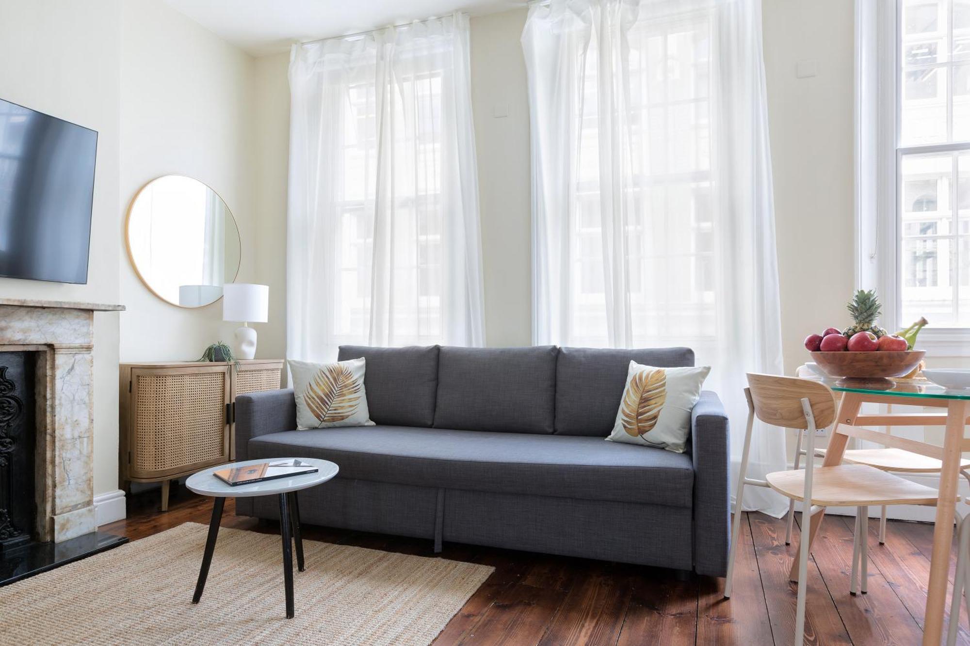 Superb One Bedroom Apartment In Soho Лондон Екстериор снимка